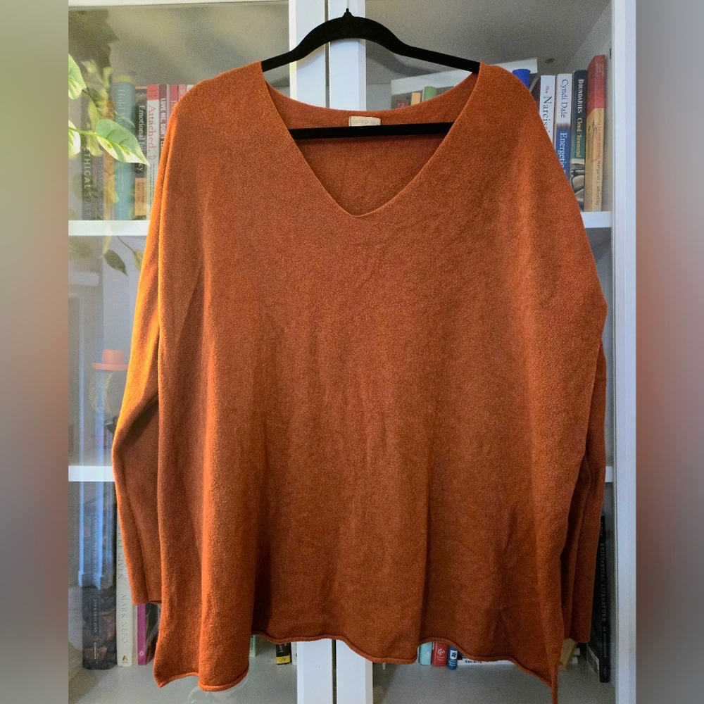 ✨️HOST PICK✨️ Made In Italy Soft Oversized V-Neck Knit Sweater (O/S)